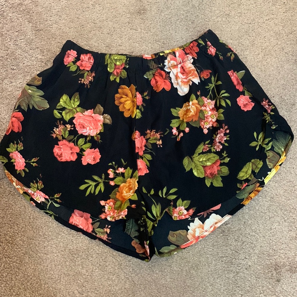 EUC Ambiance Apparel Floral Flowy Shorts - Picture 2 of 10